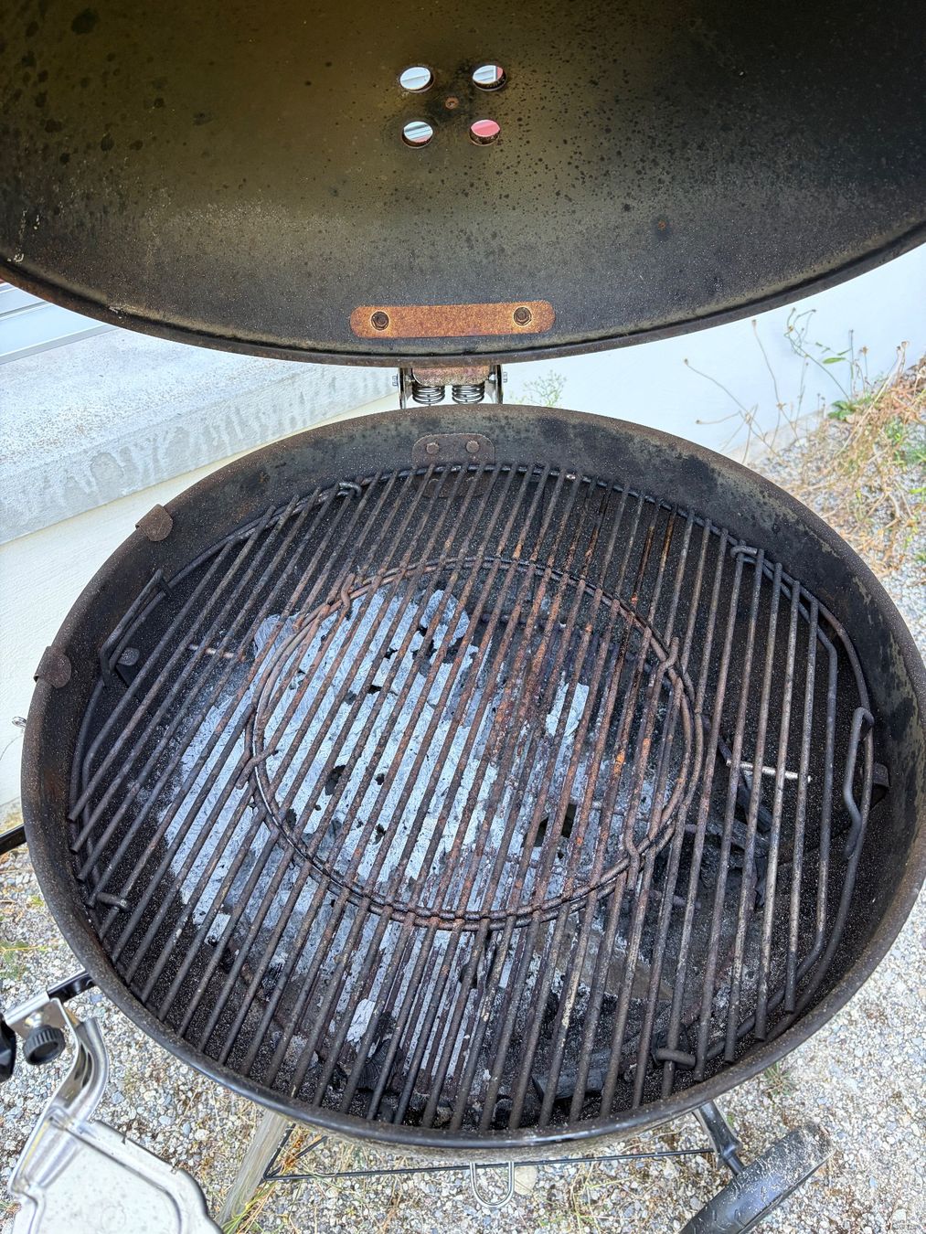 Weber Griglie: Weber Mastertouch 57cm inkl Anzündkamin & Abdeckhaube – Usato da Winterthur venduto da oha_97jt 3