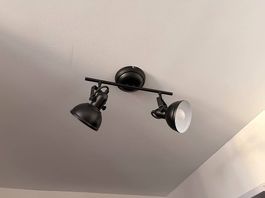 Neuwertige Lampe mit Glühbirnen