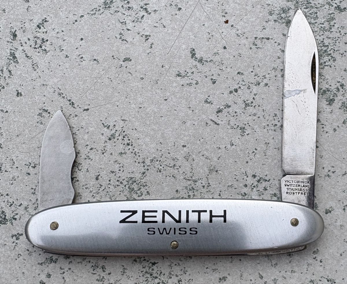 Victorinox Coltelli tascabile: Uhren Messer Zenith Swiss mit Etui – Usato da Bern venduto da Smintheus 2