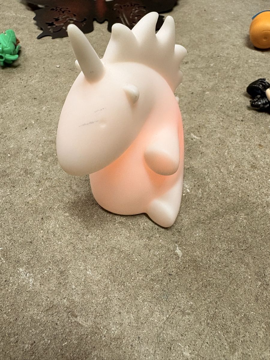 Toutes les décorations: Leuchtendes Einhorn (farbwechsel) – D'occasion à Basel par alisha.beuggert 8