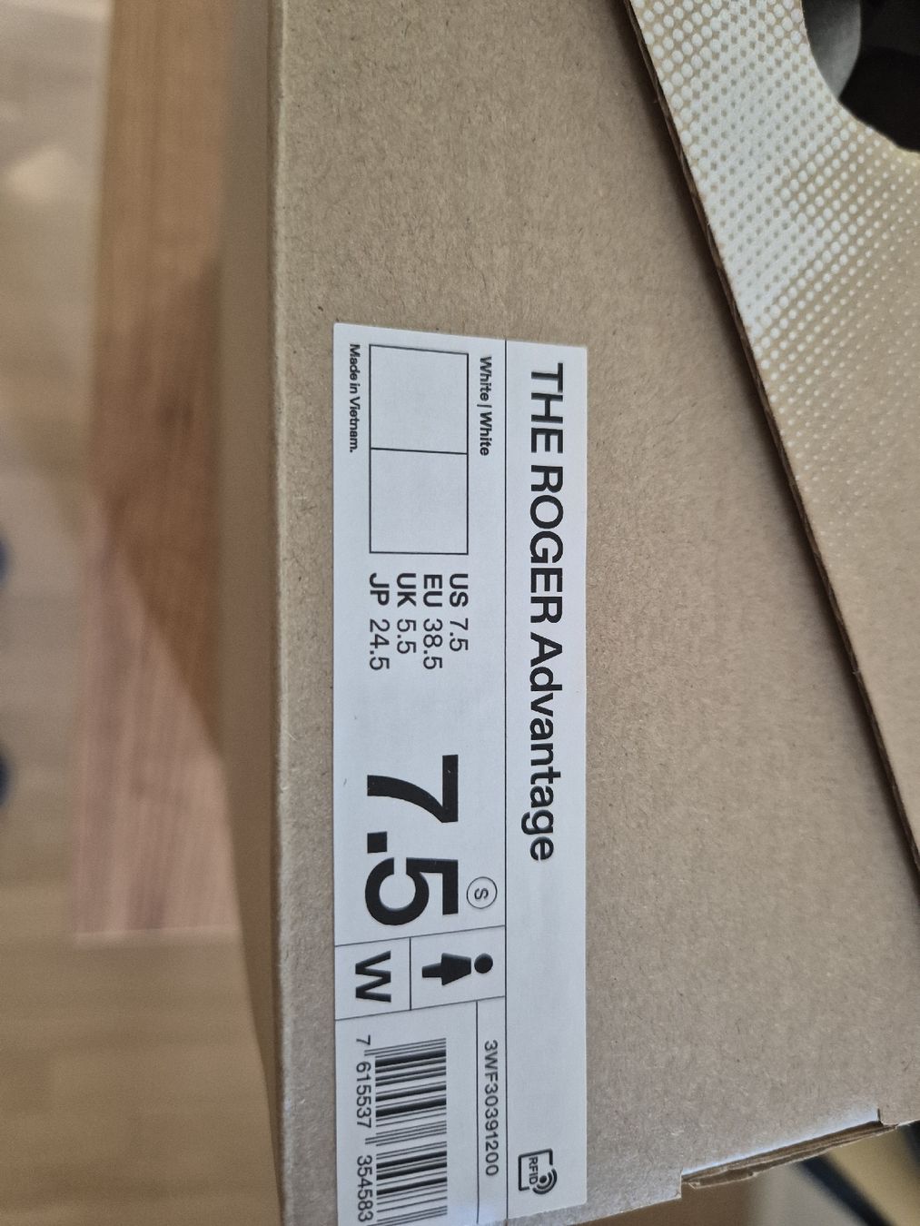 Scarpe da donna: THE ROGER Advantage Damenschuhe Weiss Grösse 7.5 – Nuovo e nell'imballaggio originale da Urtenen-Schönbühl venduto da ste_fdc2