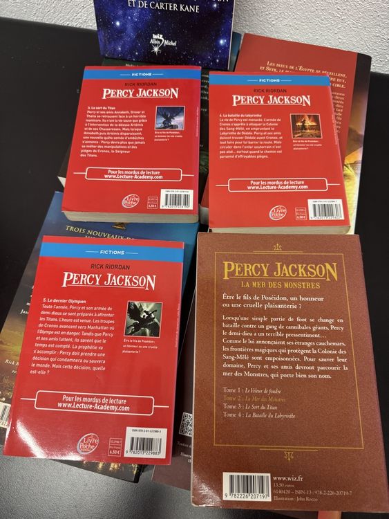Lot de 8 livres de Rick Riordan + 1 bonus (Gebraucht) in Vicques für ...