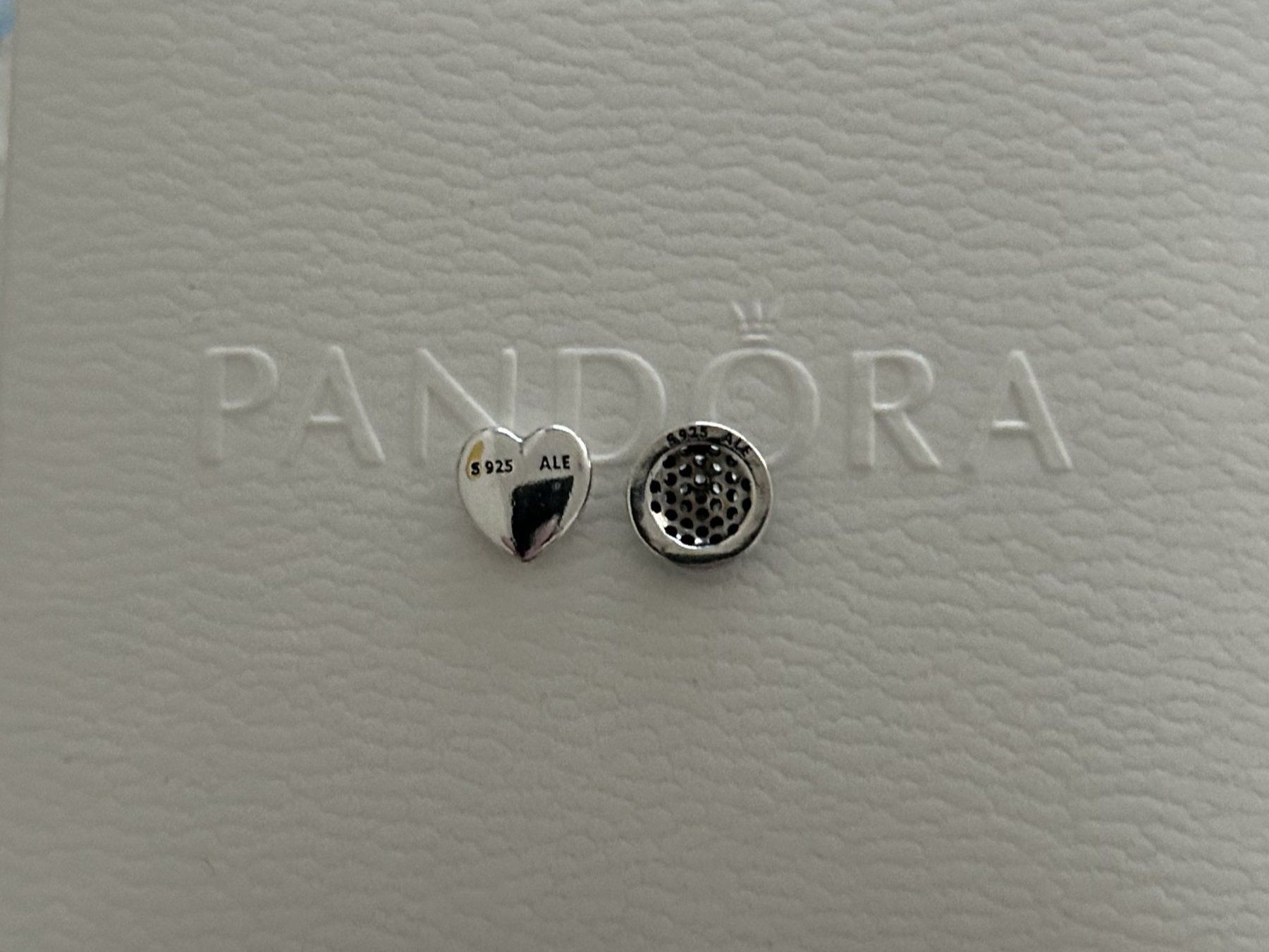 Pandora Ciondoli: Pandora Petites (2 Stück) – Nuovo (secondo la descrizione) da Rheinfelden venduto da Boutique_Luxe 1