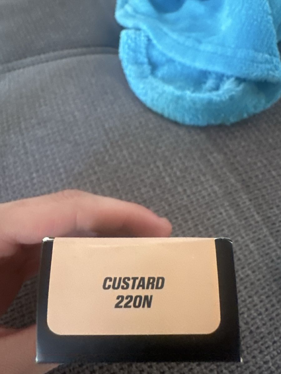 Huda Beauty Make-up: Huda Beauty Easy Blur Foundation 30ml – Nuovo e nell'imballaggio originale da Zürich venduto da beautystore 1