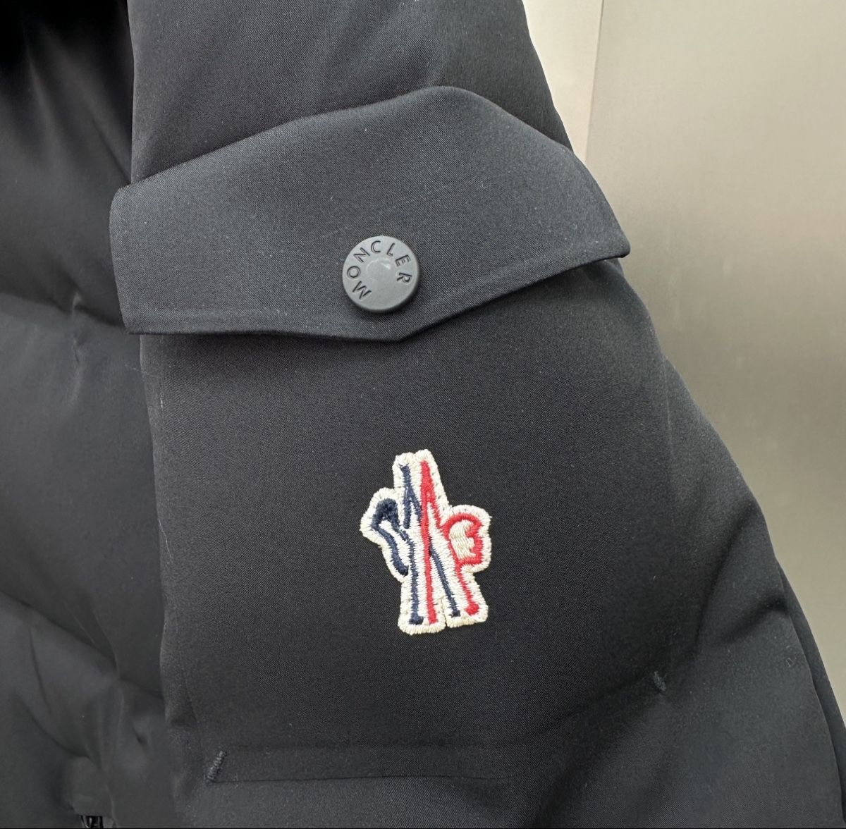 Vestes: Moncler Grenoble Montgetech jacket  – Neuf avec emballage d'origine à Clarens par cra_vx7c 1