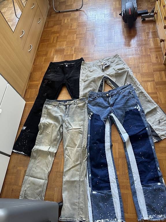 Jeans: 4 jeans flared ( 60 chf les 4 ) – Usato da Morges venduto da bir_9rsr