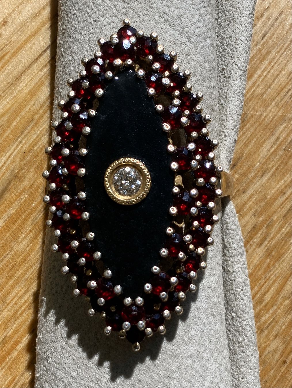 Ringe: Böhmischer Granat - Ring mit Brillanten – Gebraucht aus Unterägeri von sku_6d27