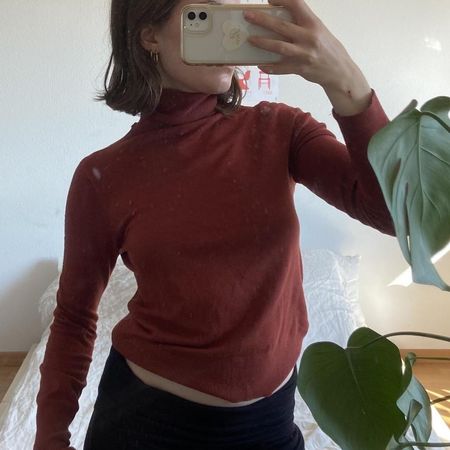Orange rust colored knitted turtleneck 