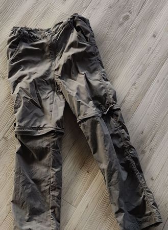 Coole Khaki Wanderhose, Grösse 140, abzippbar für den Sommer