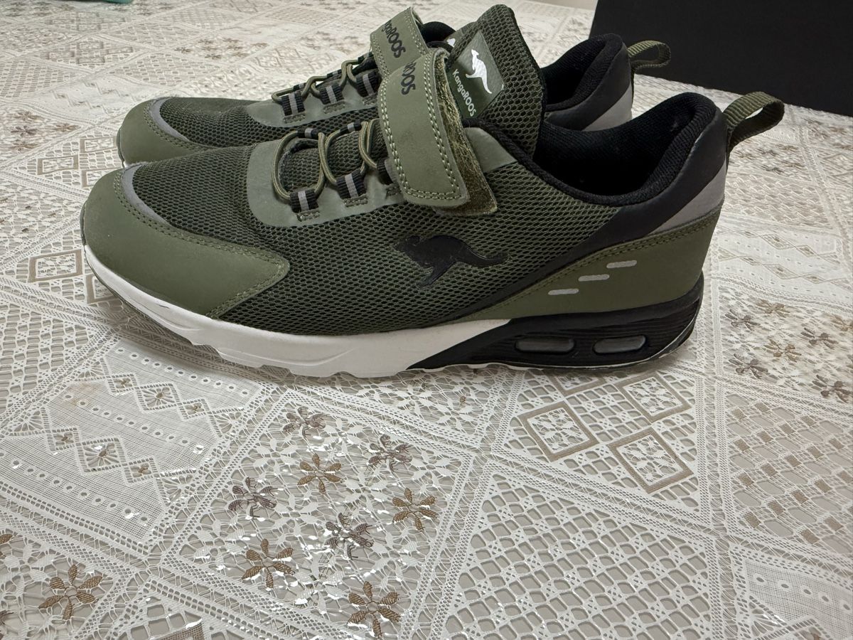 Chaussures hommes: Kinder Schuhe KangaRoos GR.39 – D'occasion à Kloten par Privat2011