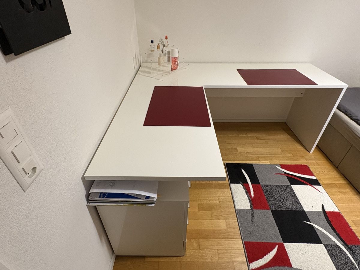 Schreibtische: Winkel Schreibtisch Hochglanz  – Neu (gemäss Beschreibung) aus Kradolf von berbese5 1