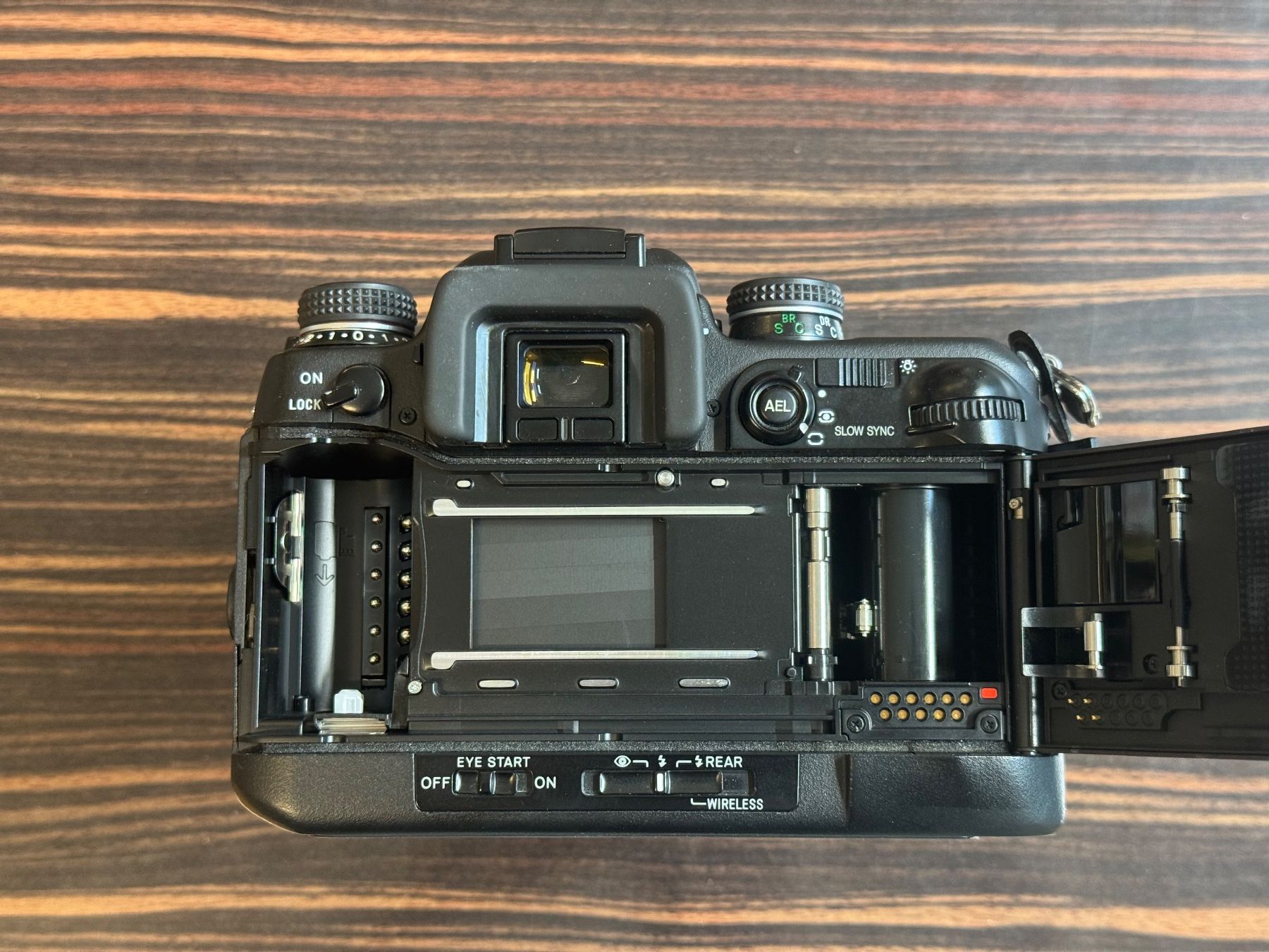 Minolta Fotocamera: Minolta Dynax 9 analog Spiegelreflexkamera mit Objektiv – Usato da Zürich venduto da KochphotoAG 3