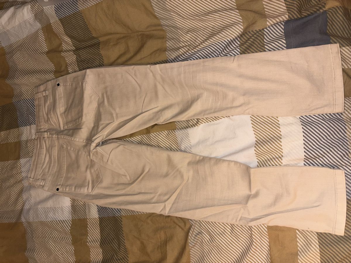 Pantaloni: Pantalon beige pour enfant  – Usato da Denges venduto da val_j8w7 1