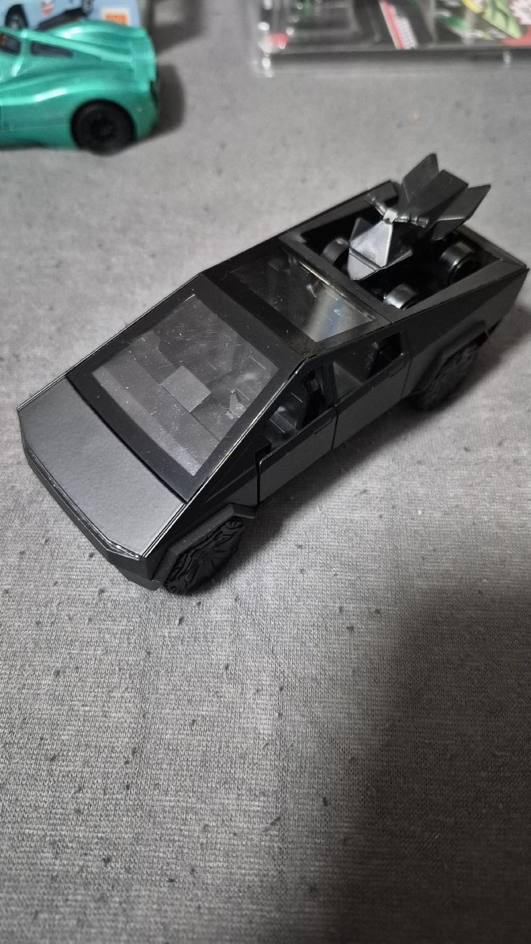 Tesla Modellautos: Tesla Cybertruck und Tesla quad – Neu (gemäss Beschreibung) aus Jona von Rdiaz77
