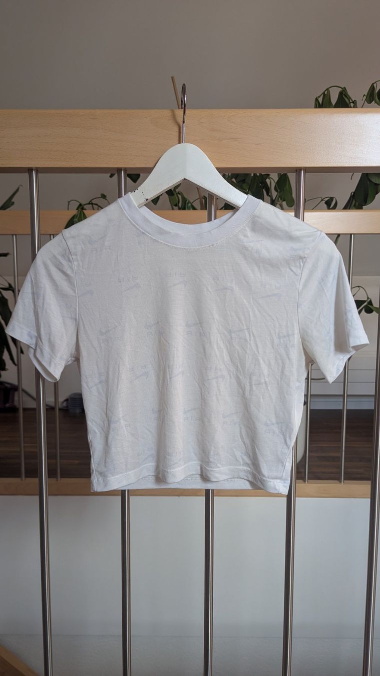Nike T-shirts: Nike Tee Slim fit, Grösse M – D'occasion à Zürich par DebsBre 1