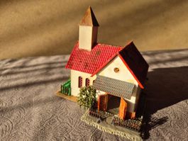 Kirche sehr schön umgebaut und dekoriert im Massstab H0