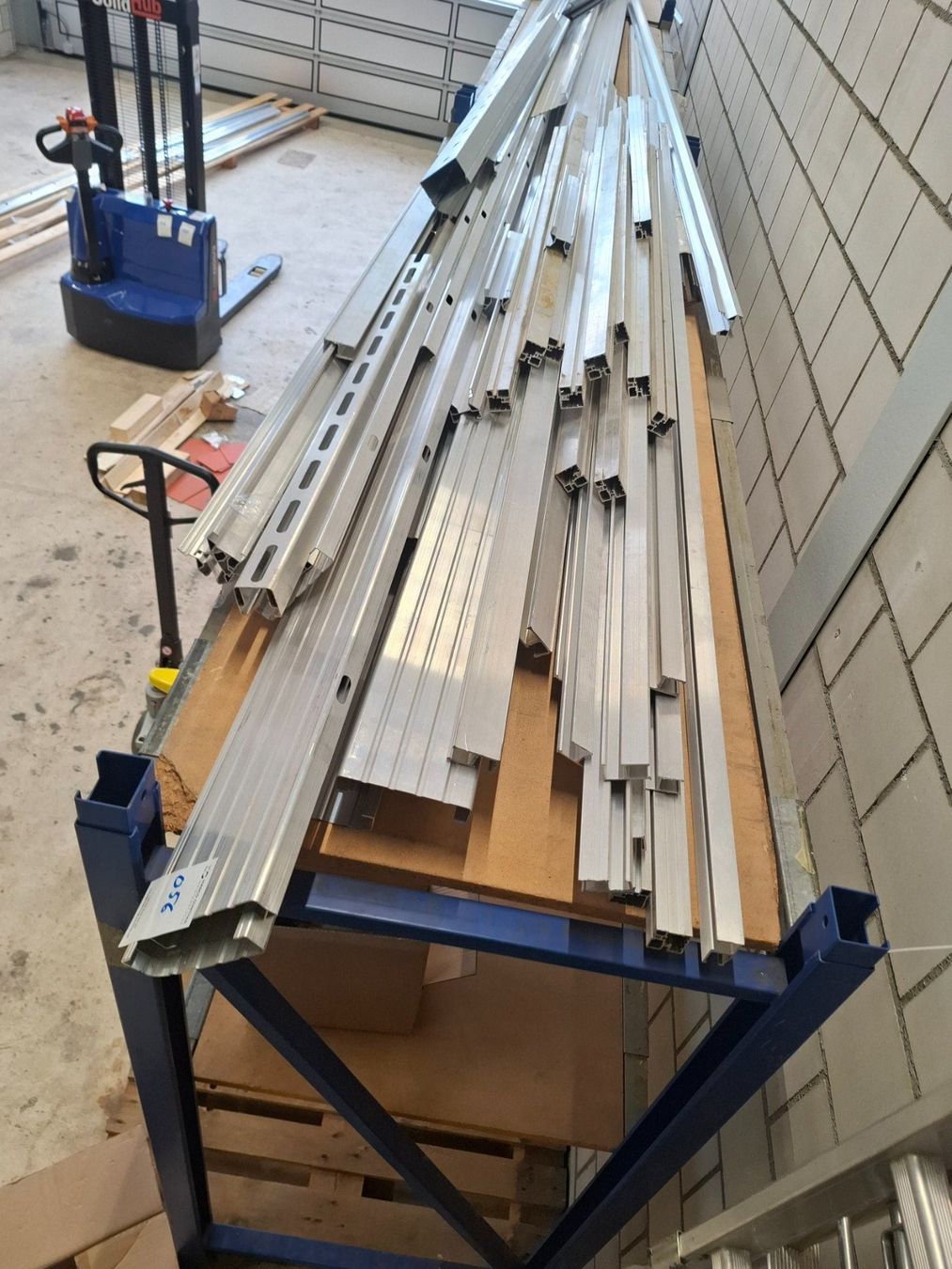 Profilati: 024 Diverse Aluminiumprofiele ca.250kg – Usato da Derendingen venduto da Meisterstuecke 8