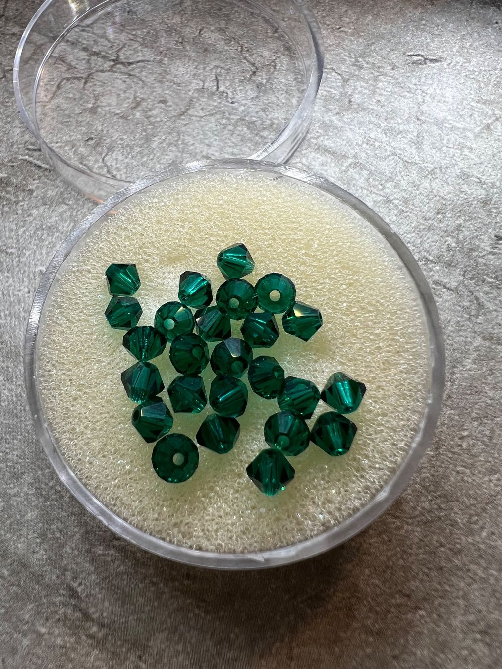 Perles (synthétiques): Swarovski Perlen 4mm – Neuf avec emballage d'origine à Stein AG par Anastasia_Asya 1