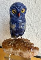 Sodalith Uhu auf Citrin Druse: Handgeschnitzte Kunst!✨