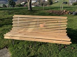 Banc de jardin en bois restauré