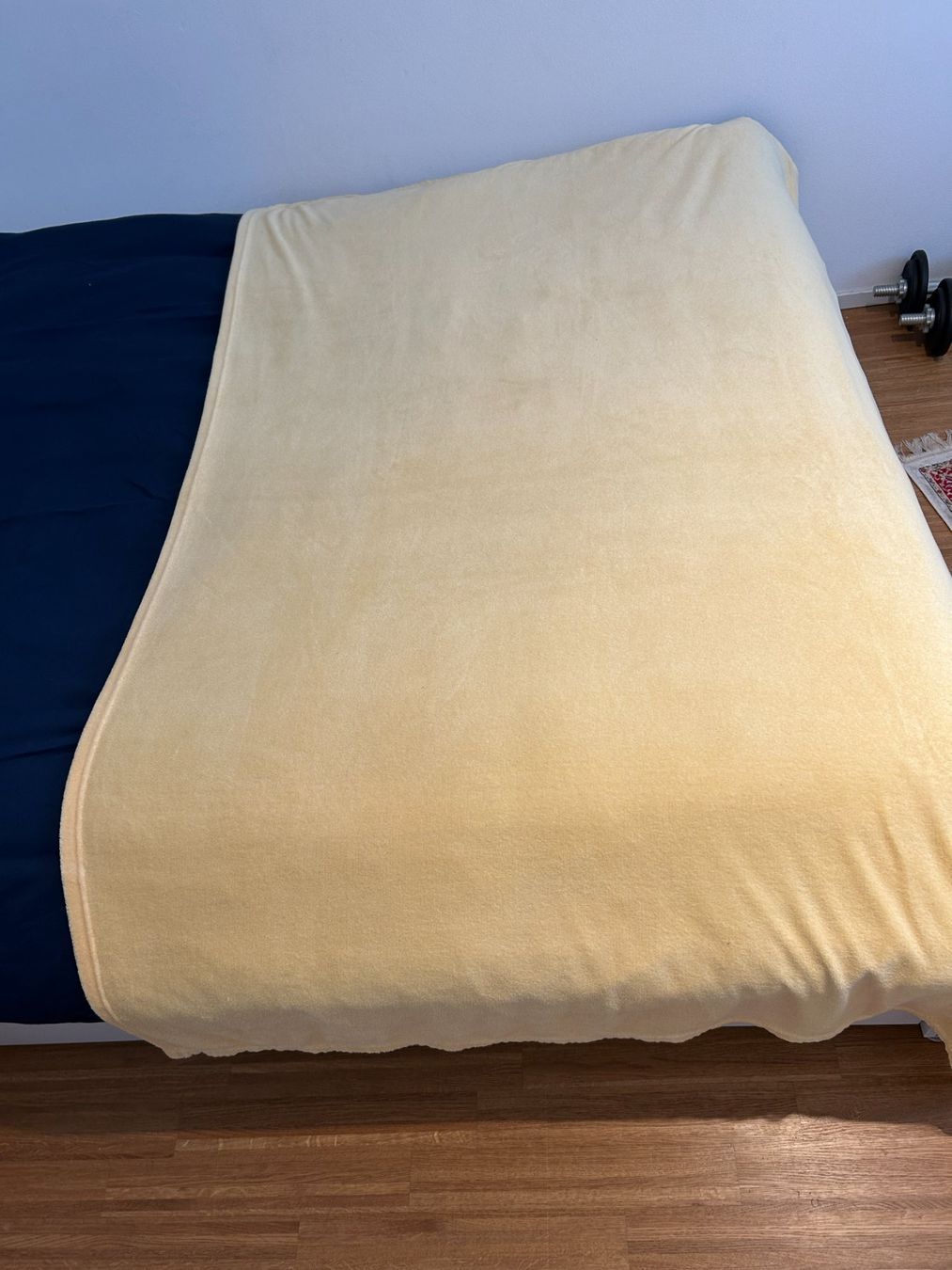 Teli da bagno: Kuschlige hellgelbe Decke für Bett oder Sofa ca. 150x200cm – Usato da Küsnacht ZH venduto da filo_fila8700 2