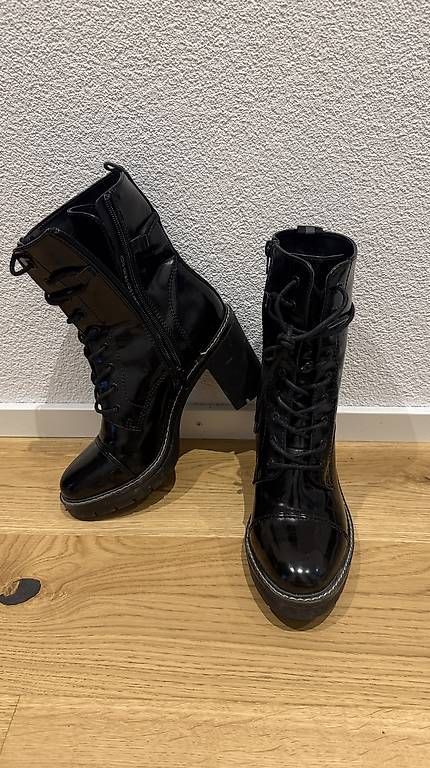 Damenschuhe: Stiefelette Schwarz – Neu und originalverpackt aus Frauenfeld von Rebecca.97