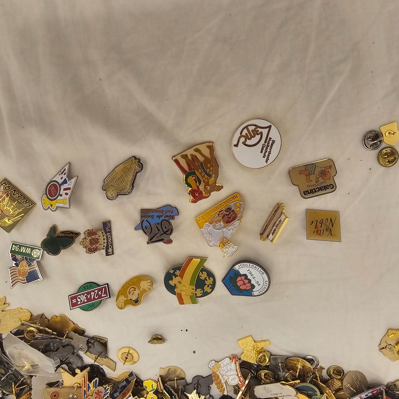 Placchette & Badge: Konvolut  pins  100 stück  unkontroliert – Usato da wolfhalden venduto da 46464646 7