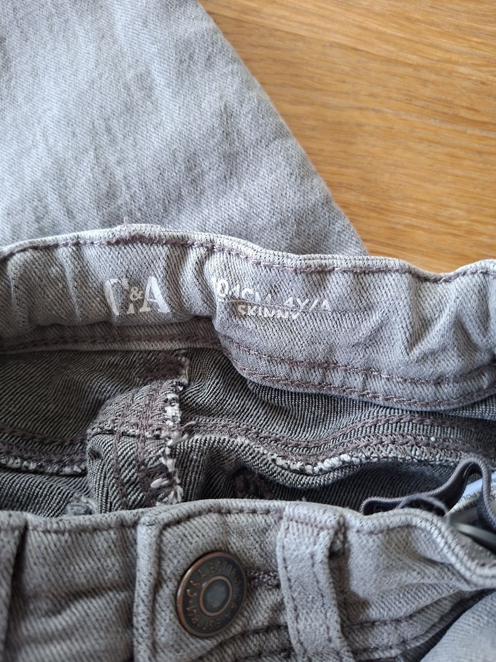 C&A Hosen: Jean C&A gris taille 104 cm 4 ans – Gebraucht aus Plan-les-Ouates von Laly_92 3