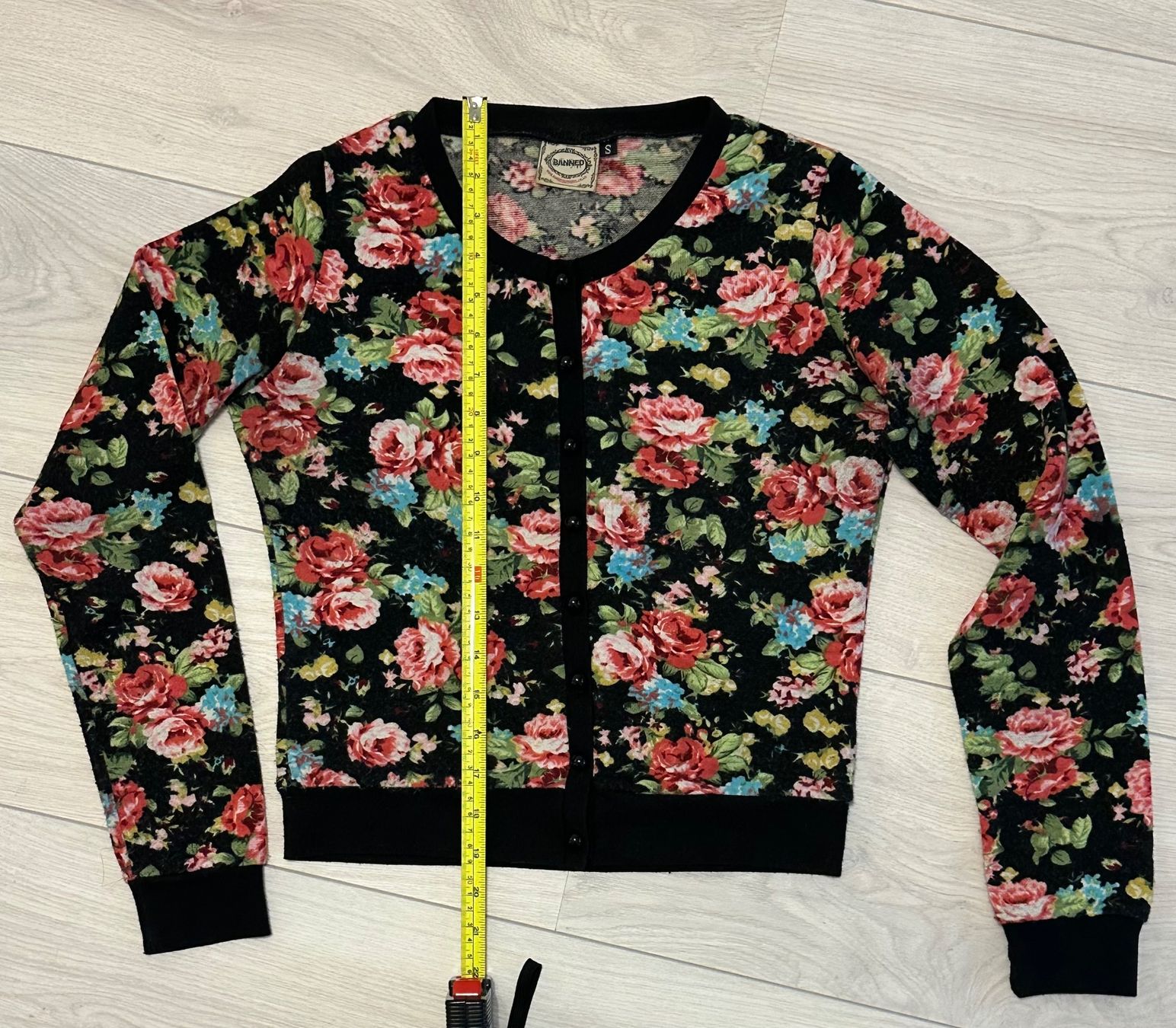 Gilet & Giacche senza maniche: Cardigan à fleurs, Banned – Nuovo (secondo la descrizione) da La Neuveville venduto da flodocha 6