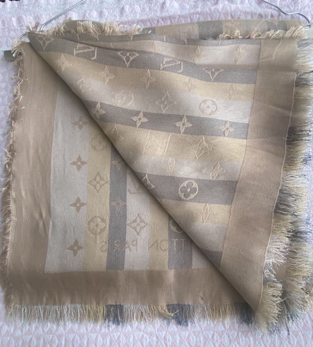 Louis Vuitton Foulards, Tücher & Schals: Original Louis Vuitton Shine Schal – Gebraucht aus Kaiseraugst von RJ03 1