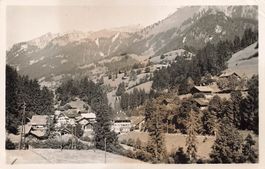 Weissenburg im Simmental (BE) Dorfansicht Alpenlandschaft