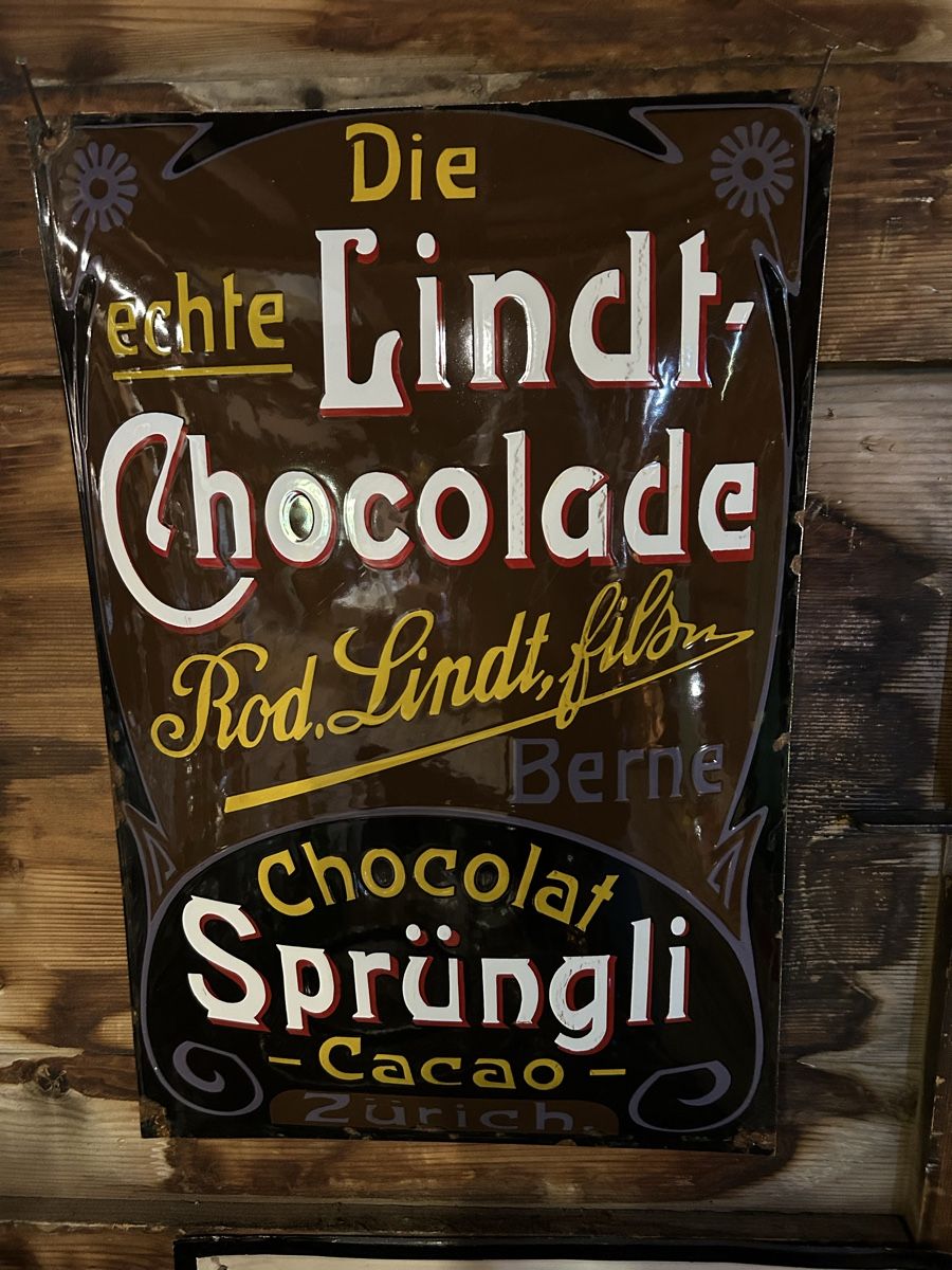 Lindt Schilder: Emailschild Lindt Schokolade  – Gebraucht aus Urnäsch von montags-lager