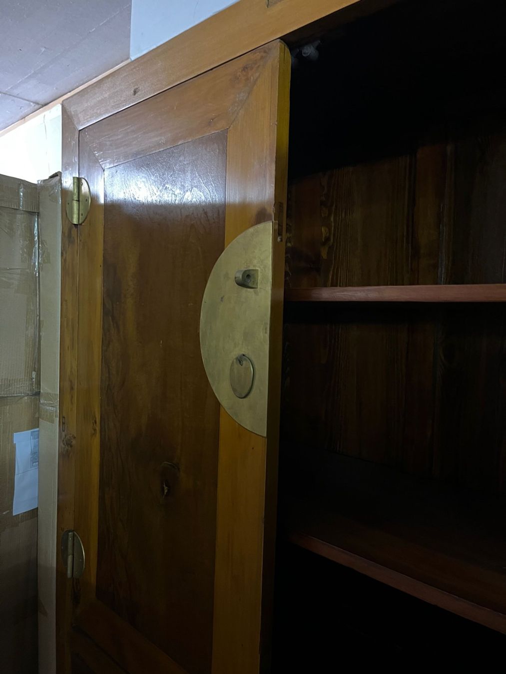 Armadi: Grosser Holzschrank | LIQUIDATIONSVERKAUF – Nuovo (secondo la descrizione) da Alpnachstad venduto da ann_9vpm 5