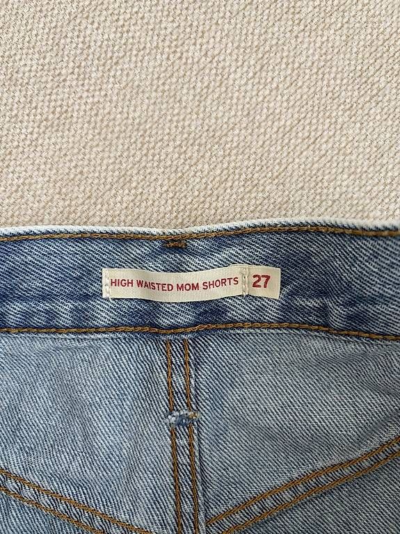 Levi's Jeans: Levi's High Waist Mom Short Gr. 27 – Usato da Lachen SZ venduto da dar_hjg9 2