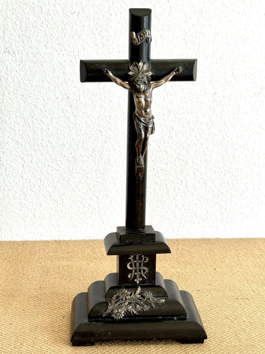 Figurines: Schönes antikes Kruzifix – D'occasion à Konolfingen par petzipetz