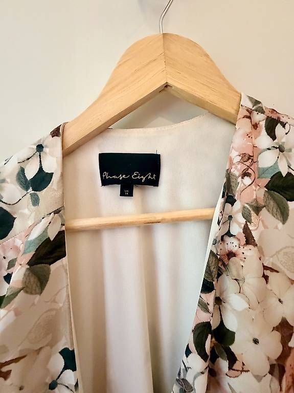 Robes: Robe élégant  – D'occasion à Troistorrents par rabz 1