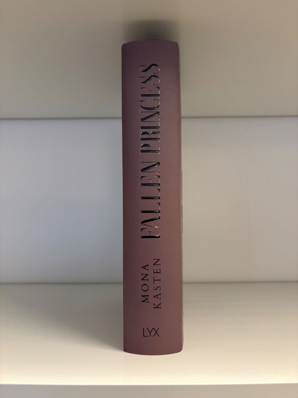 Libri: Fallen Princess - Mona Kasten – Nuovo (secondo la descrizione) da Steffisburg venduto da elsa.catalina 6