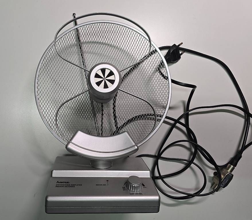 Radiocomunicazione: Aktive Zimmerantenne DVB-T, UHF, VHF, UKW – Usato da Steinerberg venduto da Bcsbcs 1