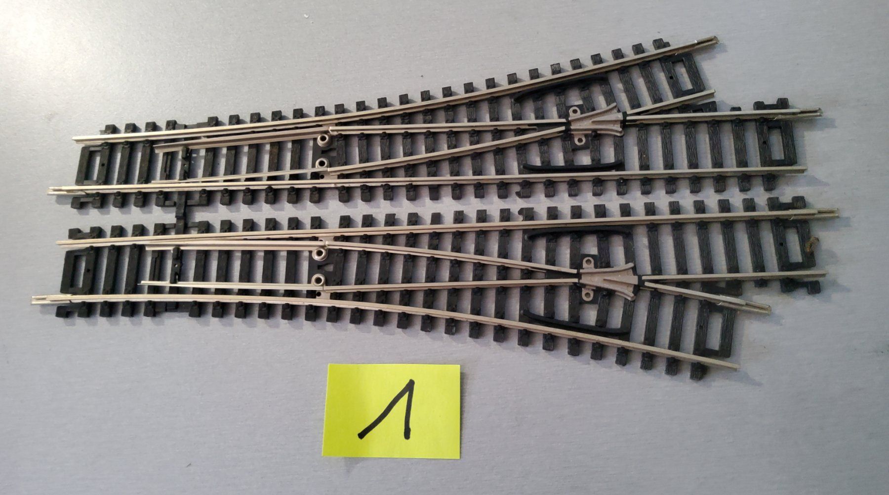 Roco Modelleisenbahnen: 2 ROCO Weichen links und rechts – Gebraucht aus Grüningen von VENOM59