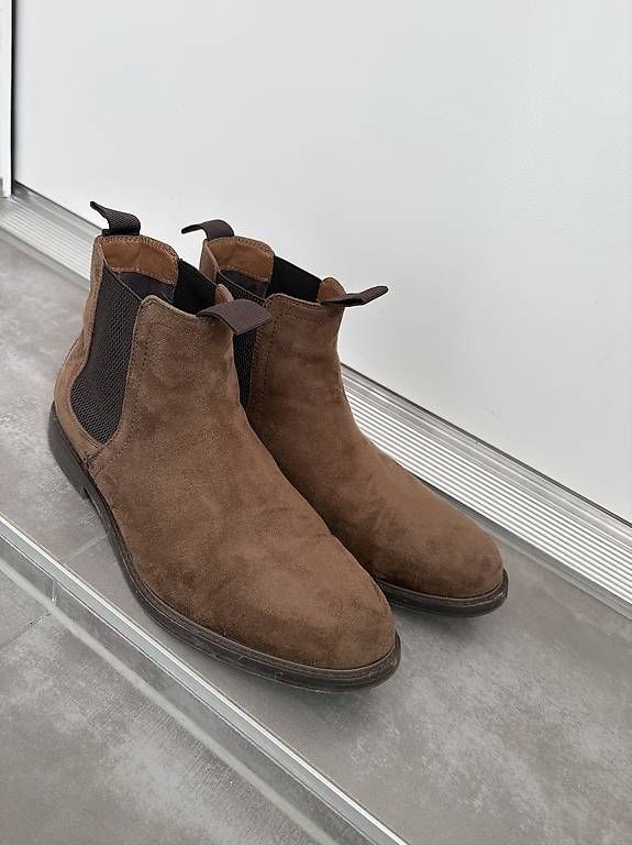 Scarpe da donna: Chaussures marron en daim – Usato da Conthey venduto da carina.pereira 1