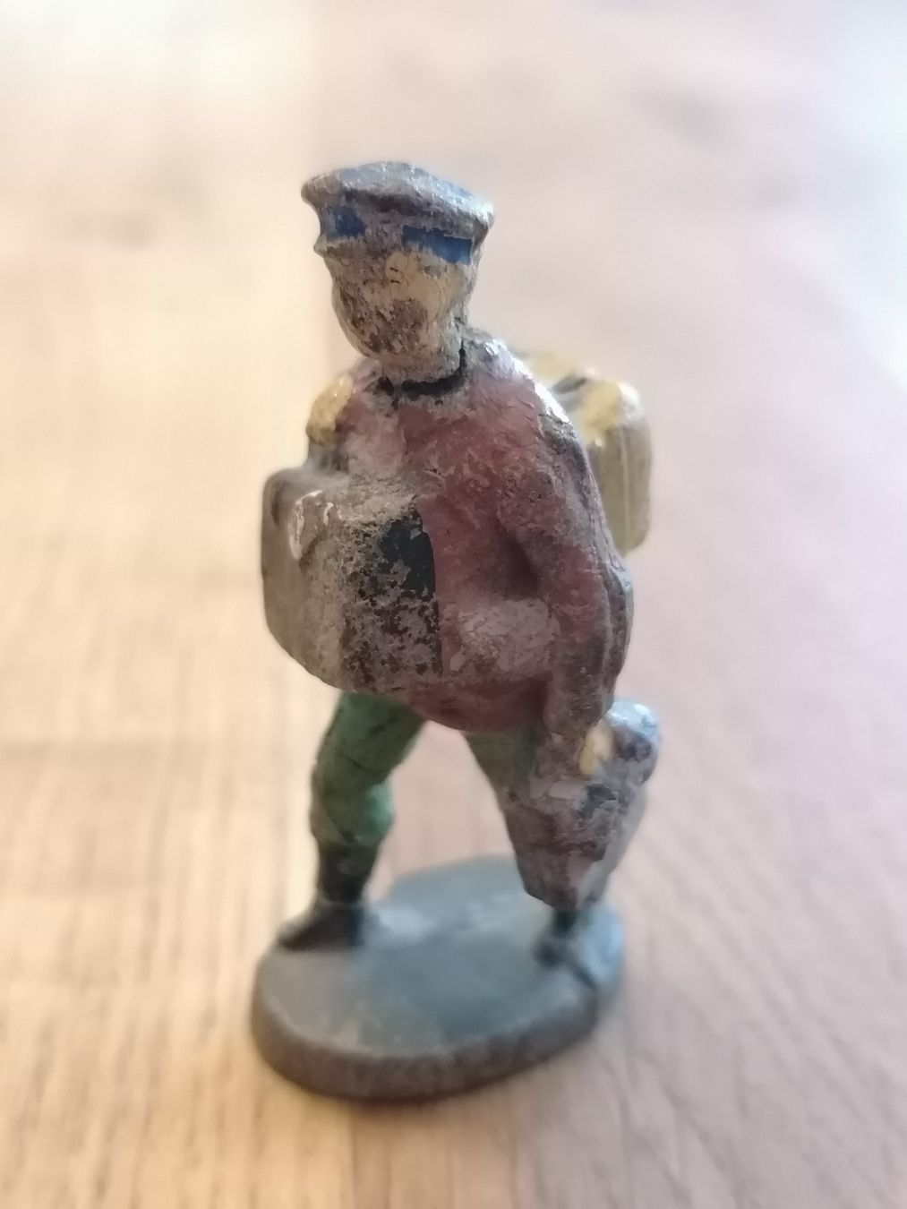 Statuette: Elastolin Figur - Reisender mit Gepäck – Usato da Basel venduto da vintagecollector