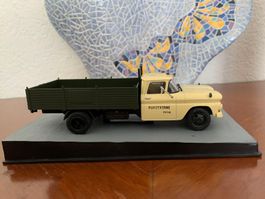 Chevrolet Apache C30 James Bond From Russia in Love 1-43 962