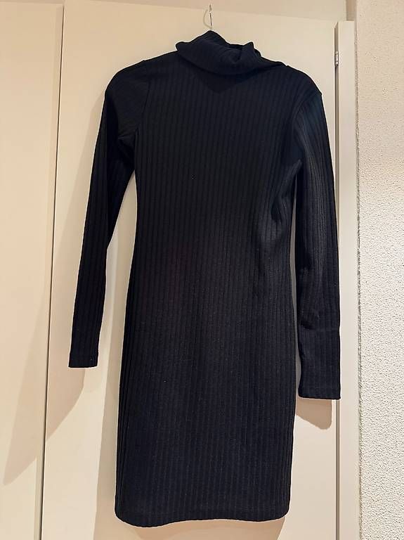 Vestiti: Rippkleid mit Rollkragen - Gr. S - Schwarz – Usato da Effretikon venduto da alicebrunner 1