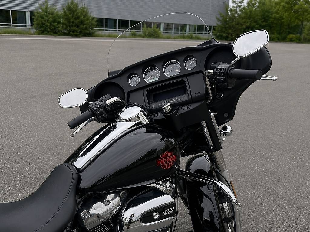 Touring: Harley-Davidson Electra Glide – D'occasion à Frauenfeld par osa_rnj6 2