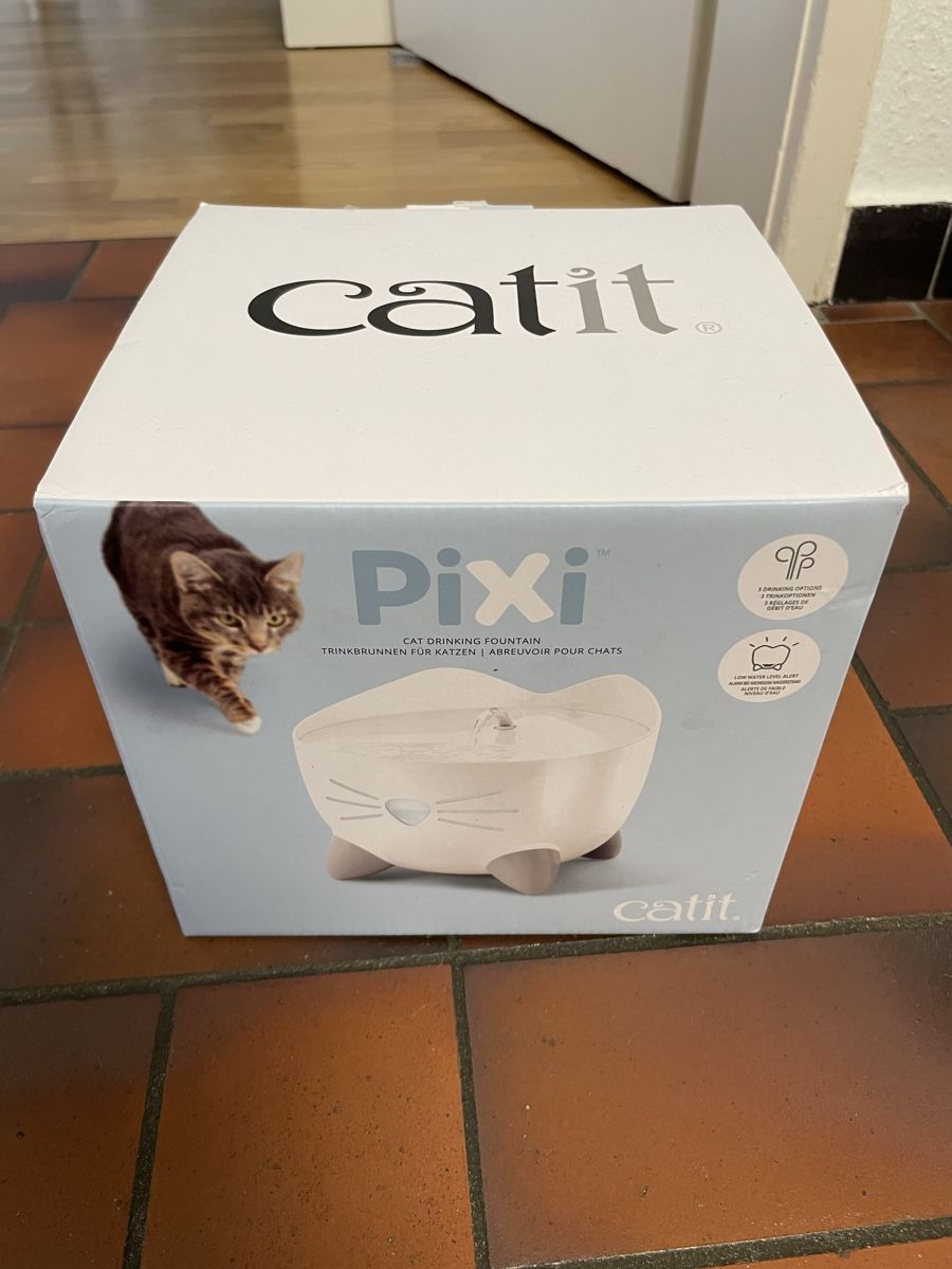Mangimi: Catit Pixi Cat Drinking Fountain – Usato da Basel venduto da spark971