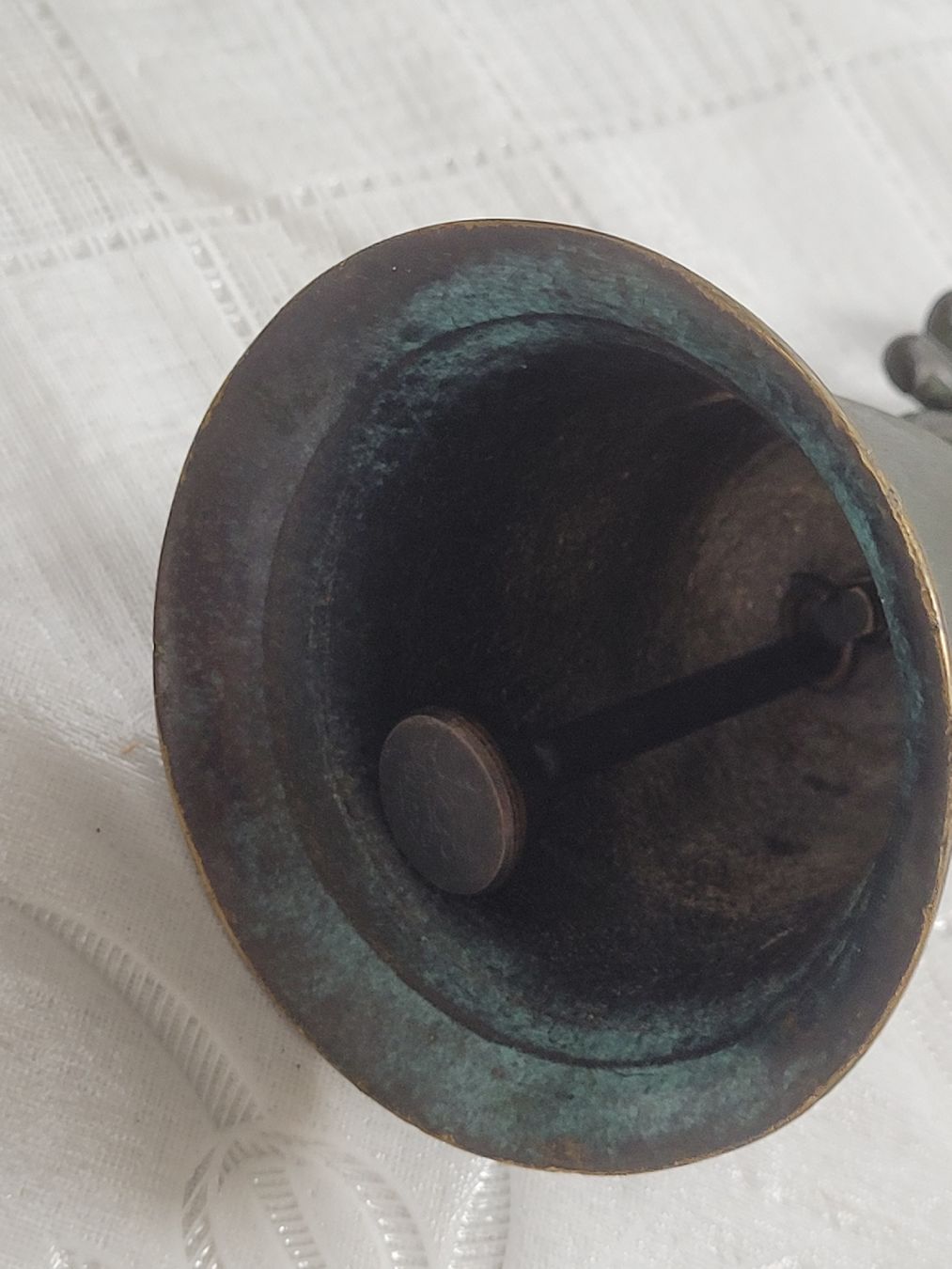 Tutte le decorazioni: Antike Tischglocke 270gr vermutlich Bronze – Usato da Buttikon SZ venduto da Corendo 2