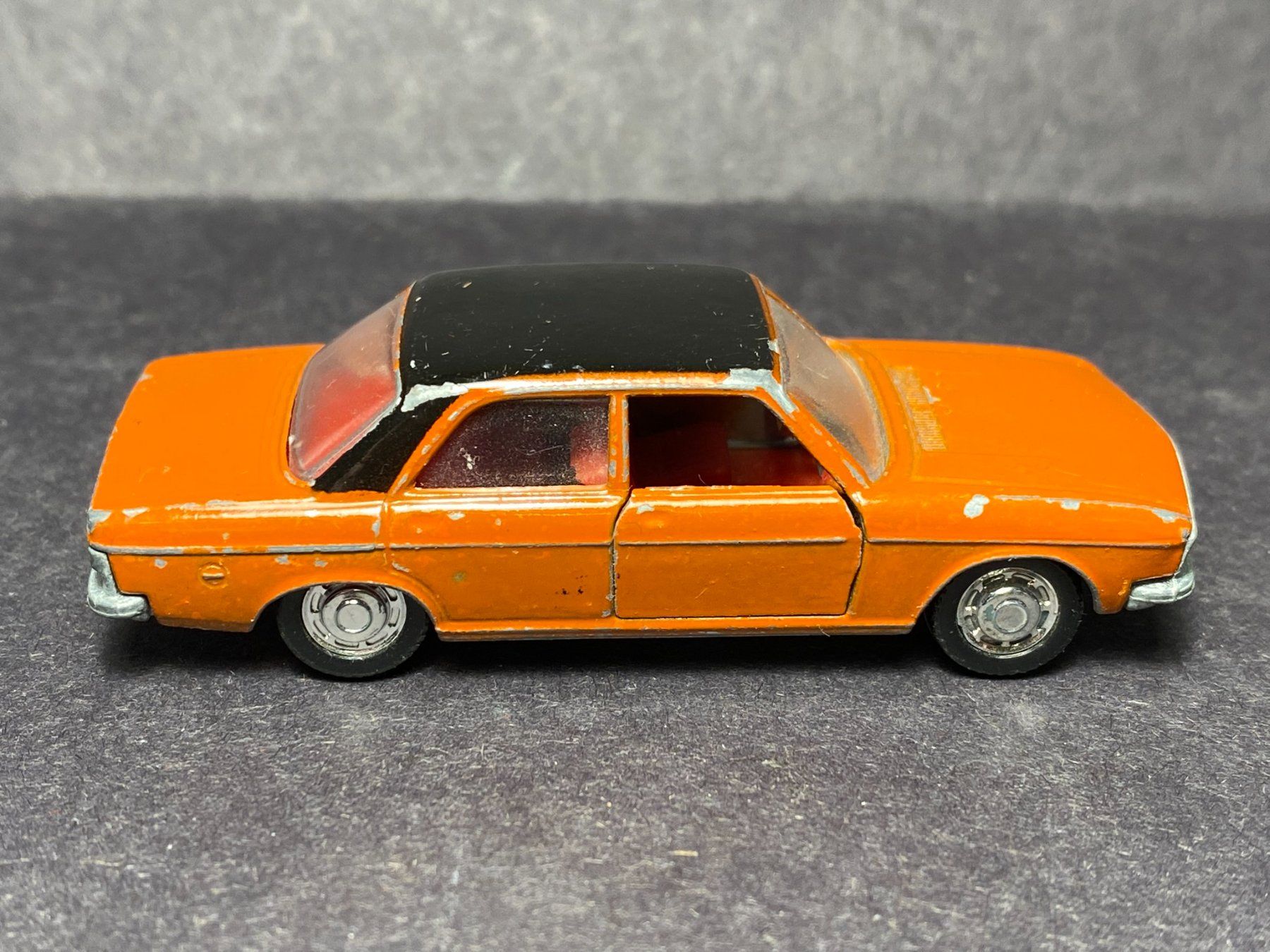 Schuco Modellini d'auto: Schuco Audi 100 LS Modellauto 1:66 – Usato da Spiez venduto da Mlandcruiser 5