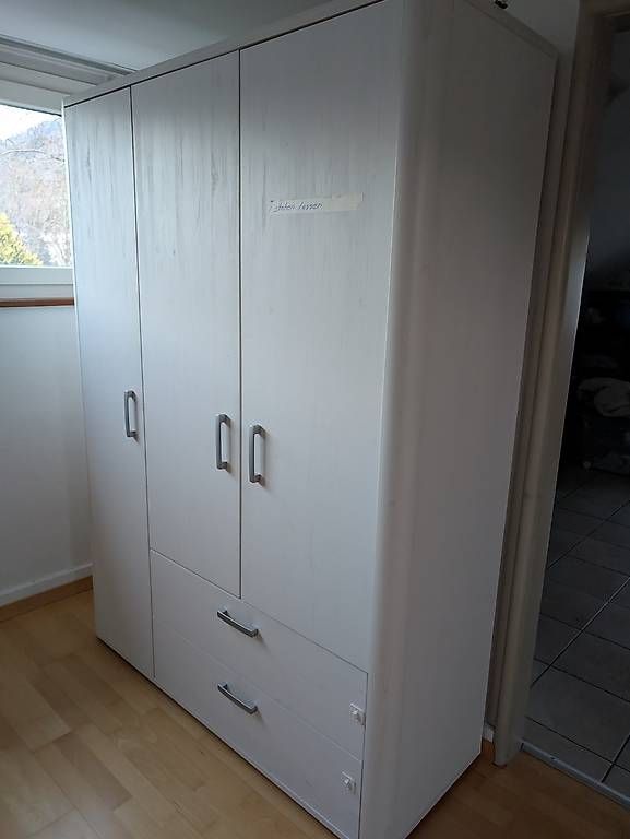 Armadi: Kinderzimmerschrank weiss – Usato da Wattwil venduto da Lilo111 2