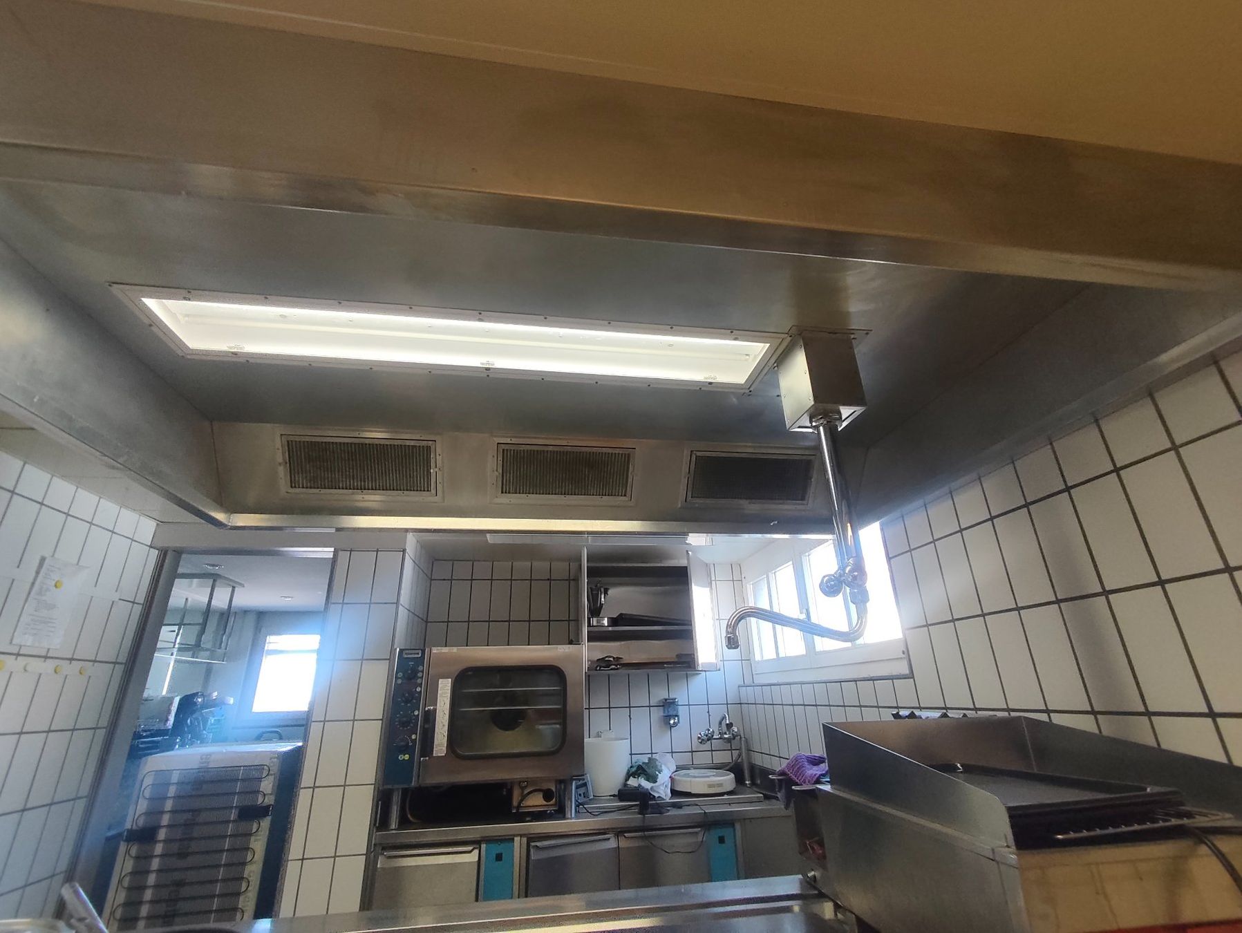 V-Zug Cucine complete: Gastroküche komplettangebot – Usato da Herisau venduto da dhu_ldk9
