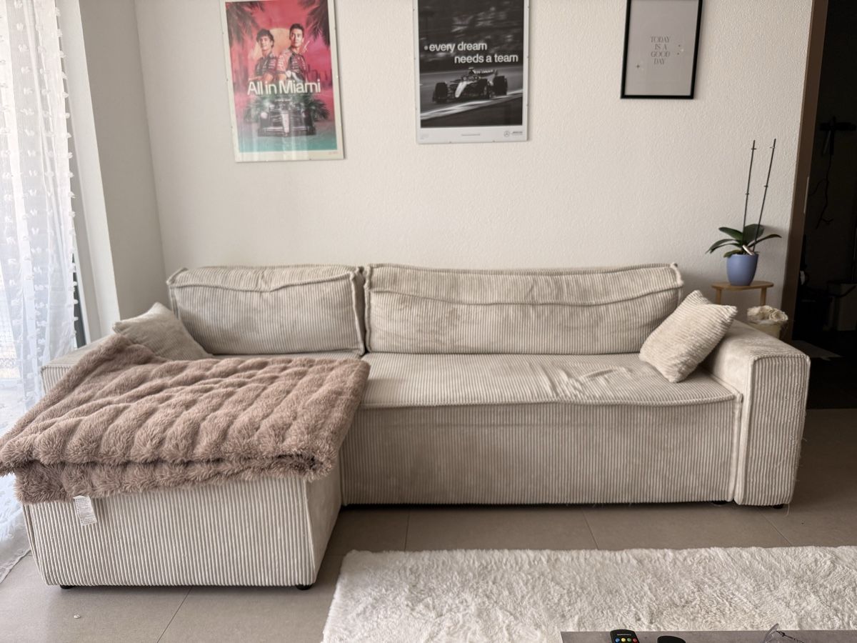 Sofas: Canapé 3 places côtelé beige  – D'occasion à La Chaux-de-Fonds par dub_kb6p 1